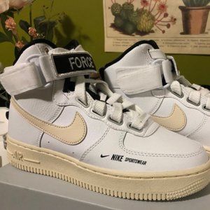 NEW Nike Air Force 1 High Utility Force is Female